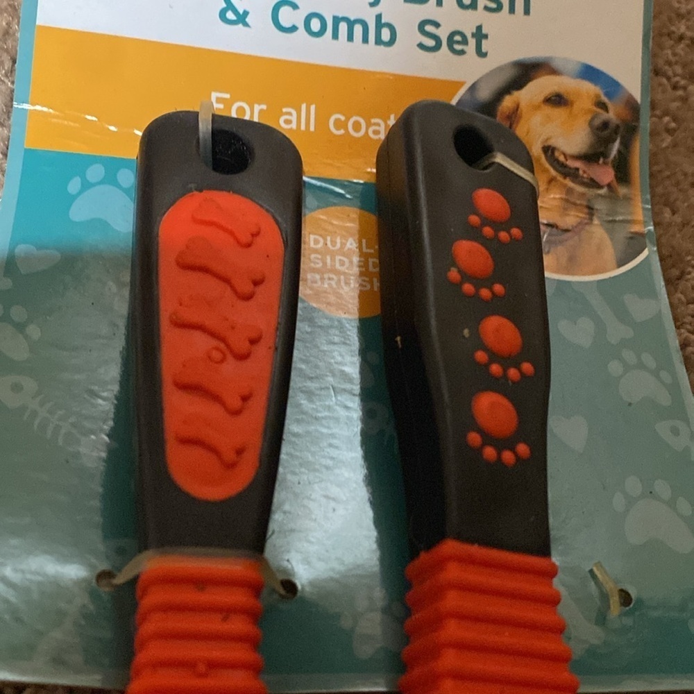 3/$20  Grooming Brush & Comb Set - Picture 4 of 9